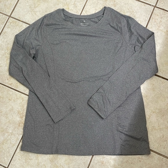Beyond Scrubs Tops - Beyond Scrubs Women’s Gray Long Sleeve - EUC!